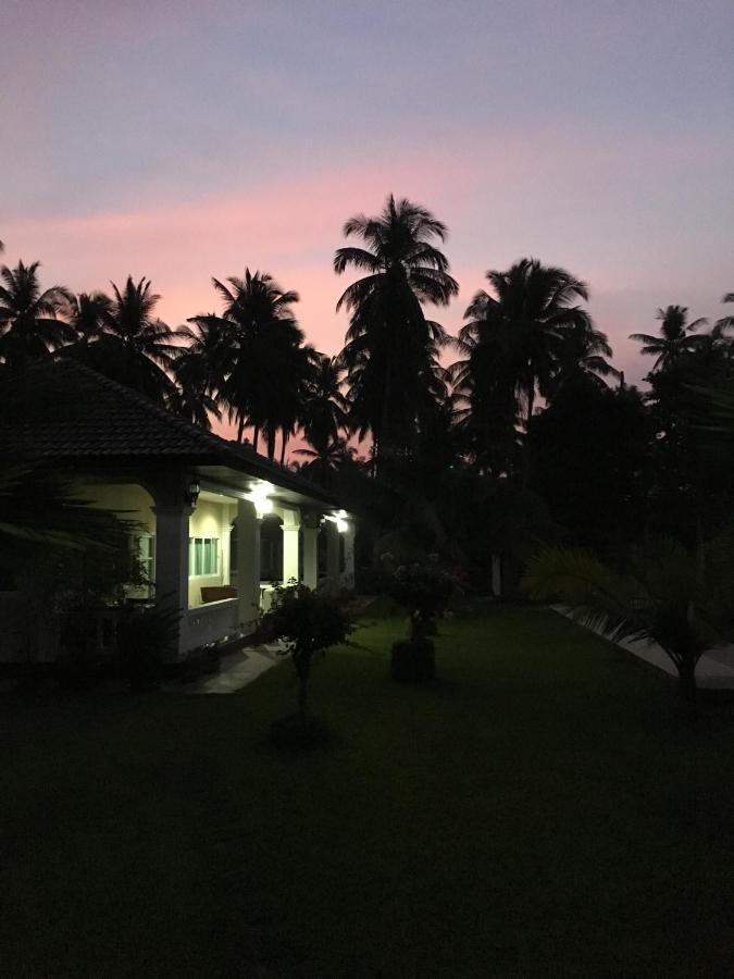 Palm Gardens Resort Bang Saphan Exterior foto